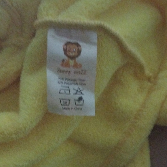 🐝 Yellow Bee Hooded Baby Robe | 6-9 Months | Cozy, Adorable & New! - Picture 3 of 3